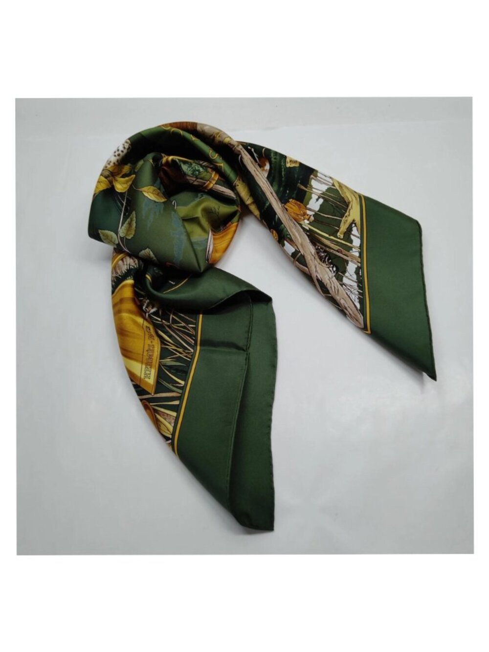 Authentic Hermès Chasse au Bois Carré 90 Silk Scarf Green Hunting Print Made in - Picture 5 of 10